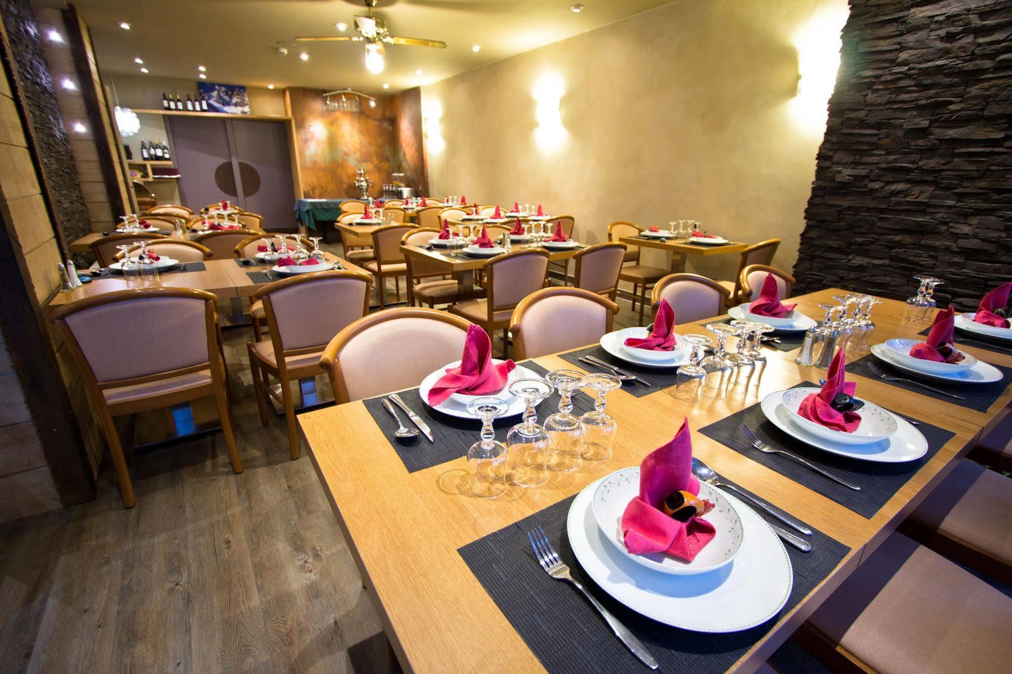 Hotel Restaurant Les Edelweiss Cauterets Exterior foto